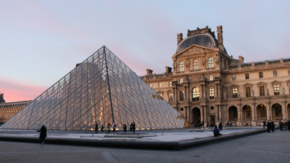 Louvre museum - main sqaure